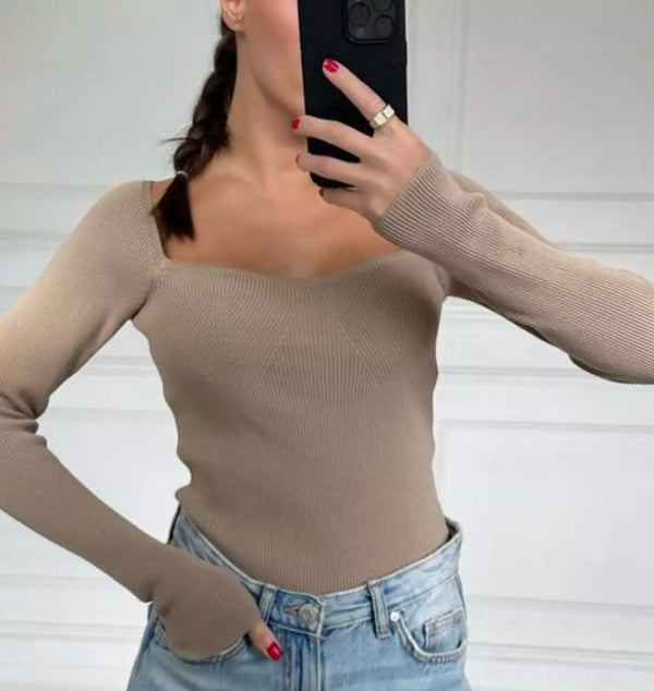 Heart Neck knit Top